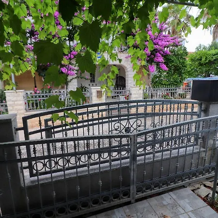 Rocky Apartment