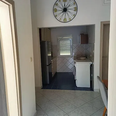 Rocky Apartment Vir