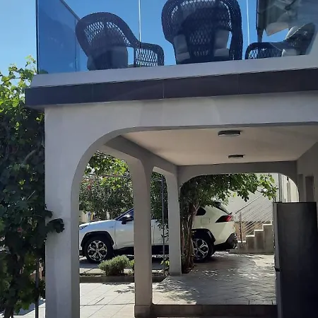 Rocky Apartment Vir